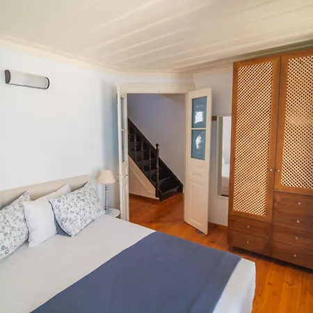 The Bougainvillea Case de vacanță