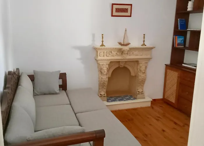 The Bougainvillea Case de vacanță